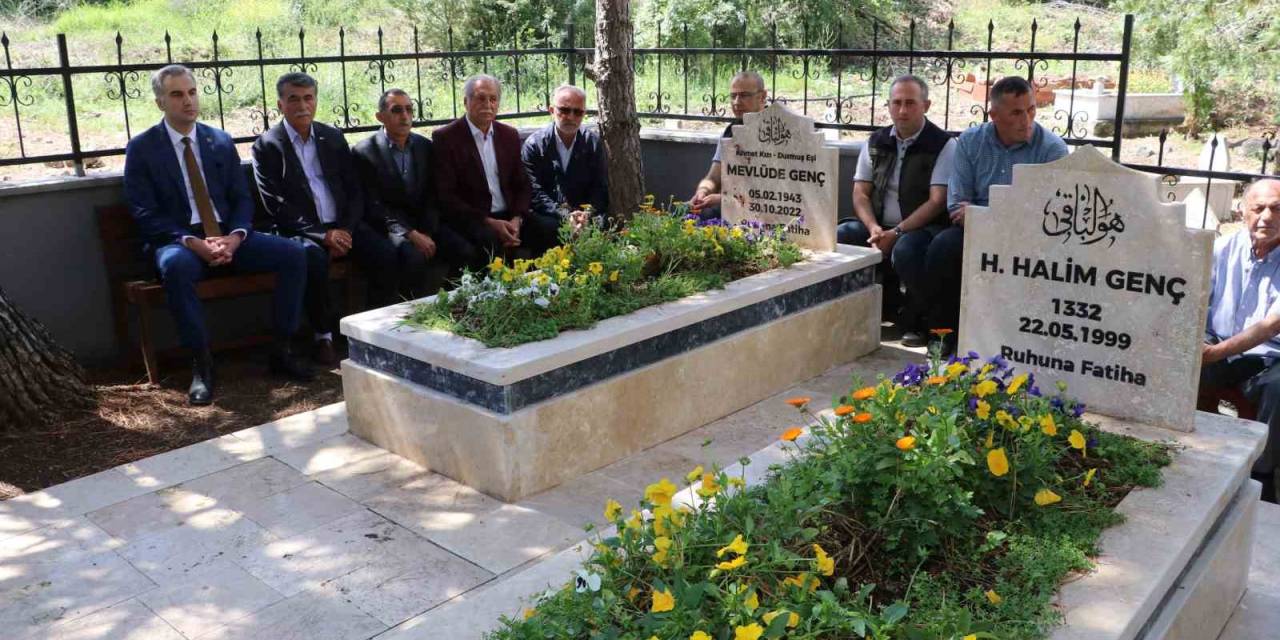 Solingen Faciası Kurbanları Mezarları Başında Dualarla Anıldı