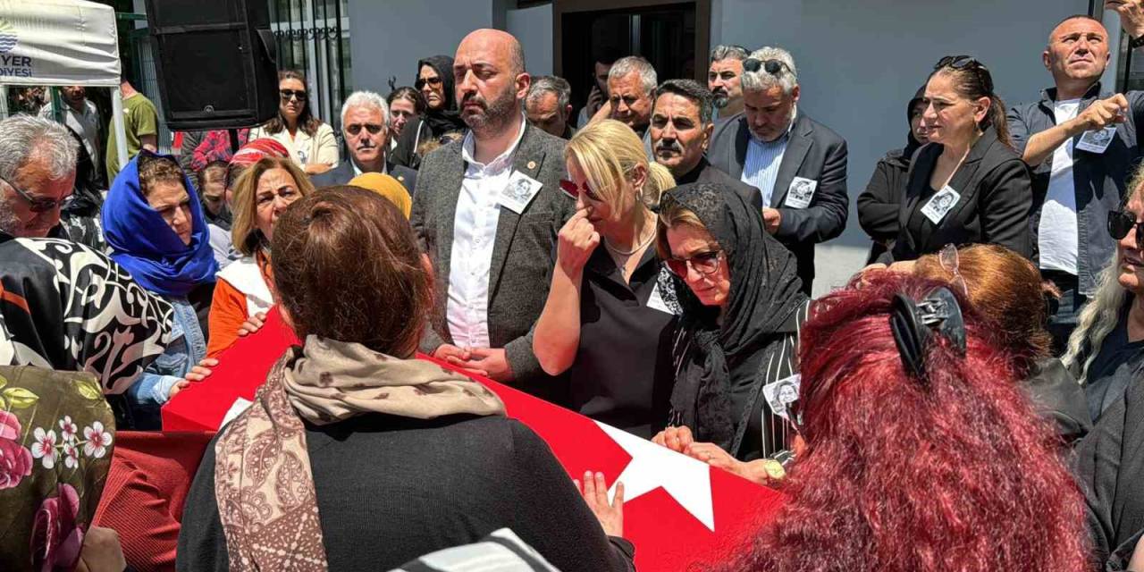 Sarıyer’deki Kazada Hayatını Kaybeden Kadın Muhtar Son Yolculuğuna Uğurlandı