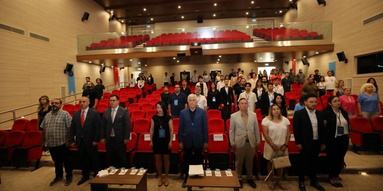 Akdeniz Üniversitesi’nde "Yapay Zekâ Çağında İletişimin Geleceği" Konuşuldu