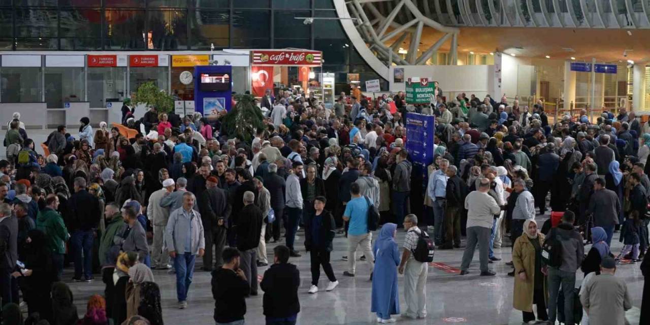 Erzincan’dan Hac Kafilesi Dualarla Uğurlandı