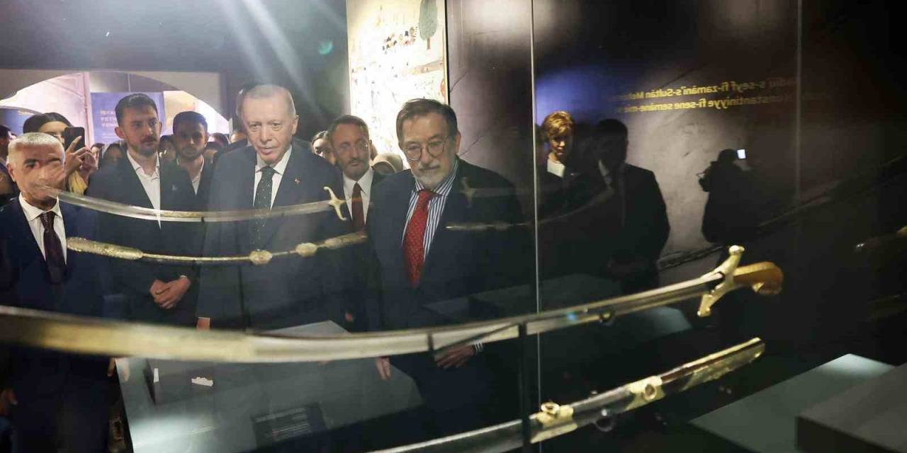 Cumhurbaşkanı Erdoğan, Fatih Sultan Mehmet Sergisi’ni Ziyaret Etti