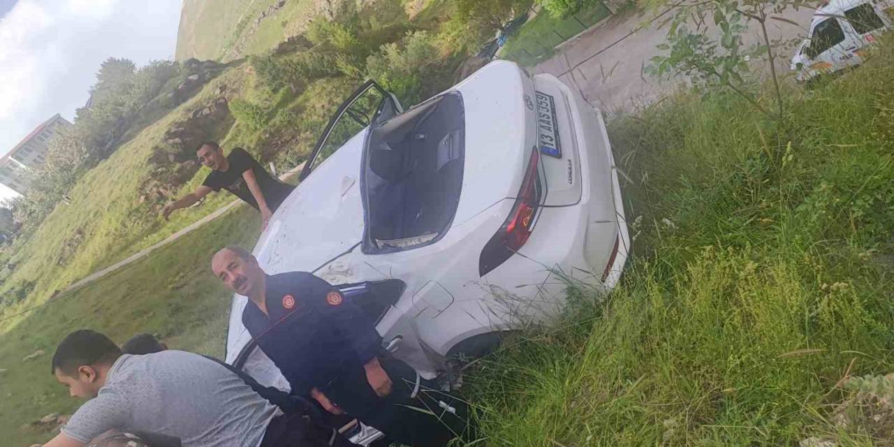 Bitlis’te Minibüsle Otomobil Çarpıştı: 1 Yaralı