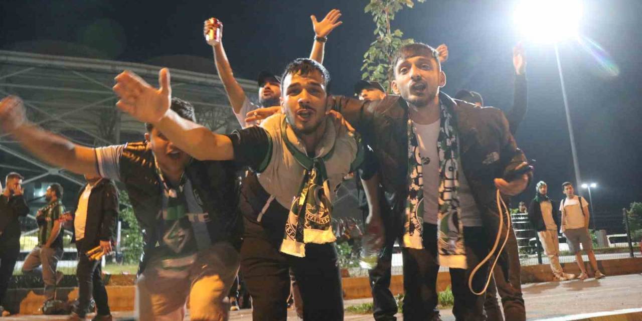 Play-off Finali İçin Sakarya’dan 150 Otobüs Adana’ya Hareket Etti