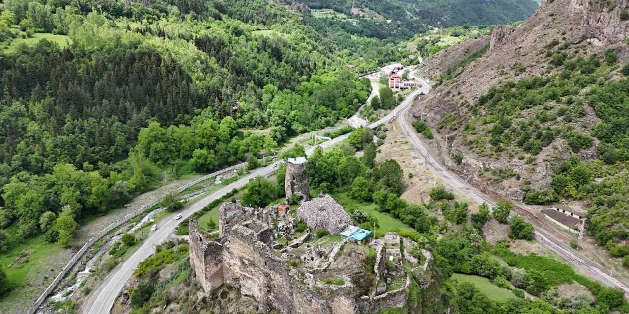 Şavşat’ın Tarihi Ve Doğal Güzelliklerini Tanıtmak İçin Bahar Gezisi Düzenlendi