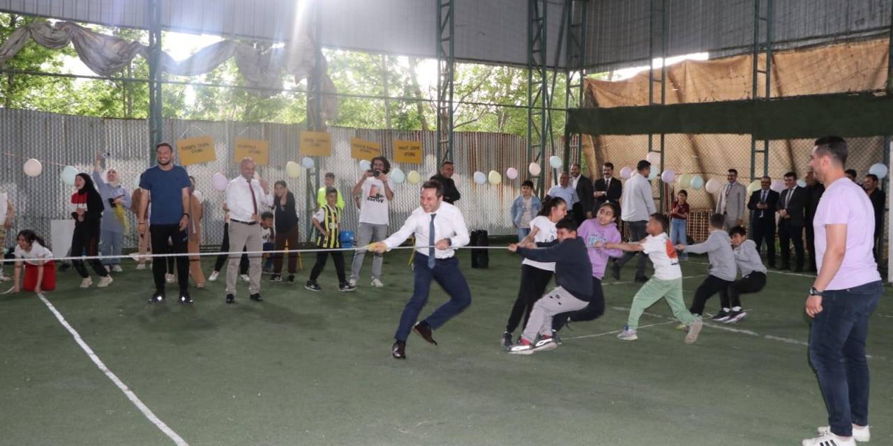 Hakkari’de "Geleneksel Çocuk Oyunları Şenliği" Düzenlendi