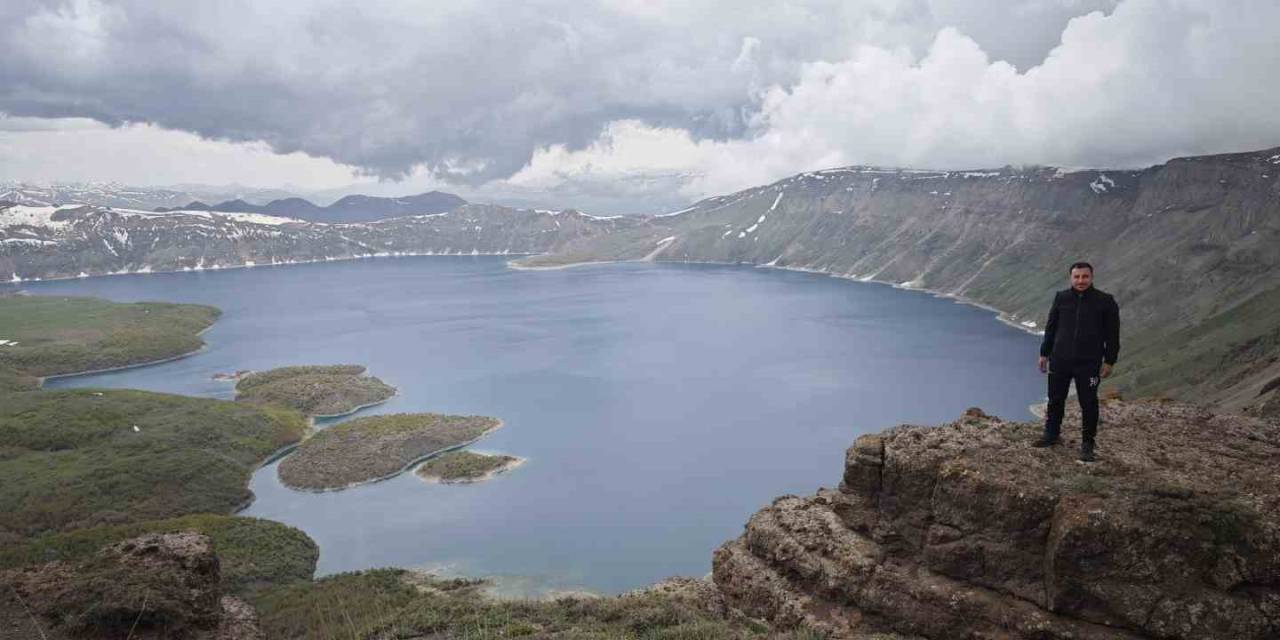 Nemrut Krater Gölü’nde Bulut Geçişi Görsel Şölen Oluşturdu