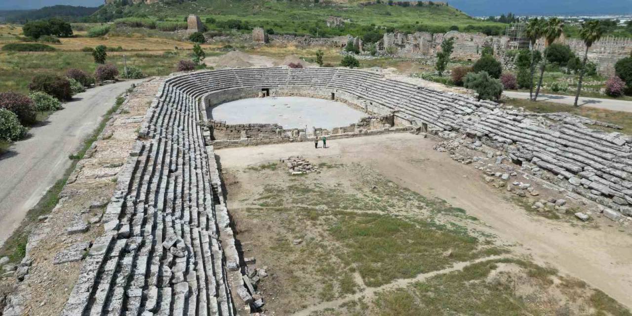 Gladyatör Dövüşlerinin Yapıldığı Perge Antik Kenti Stadyumunun 5 Bin Kişilik Kısmı Açıldı