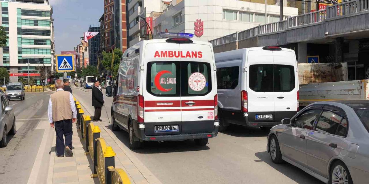 Elazığ’da Hafif Ticari Aracın Çarptığı Kadın Yaralandı