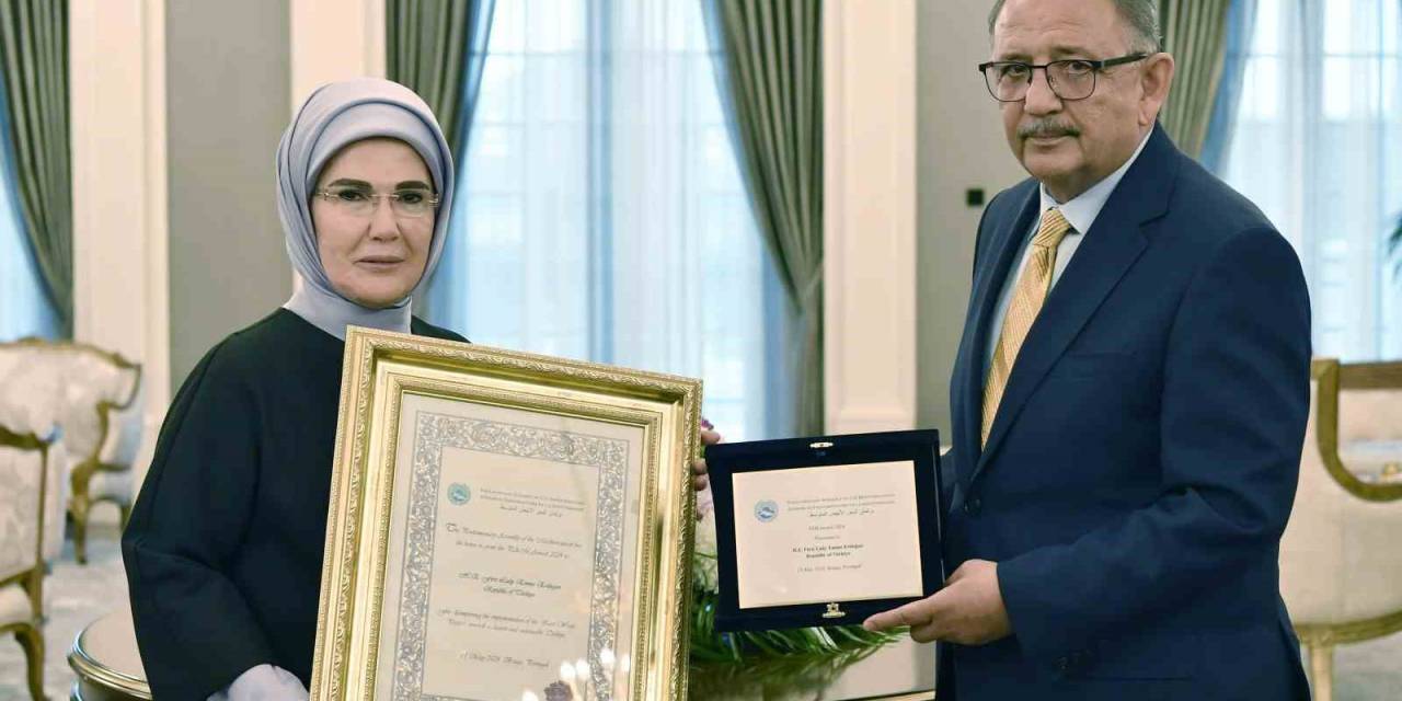 Emine Erdoğan, "Sıfır Atık" Projesine Verilen Akdeniz-pa Ödülünü Teslim Aldı