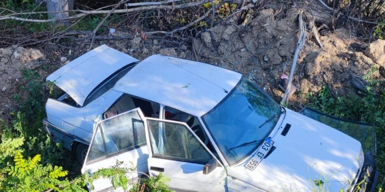 İki Otomobilin Çarpıştığı Kazada 3 Kişi Yaralandı