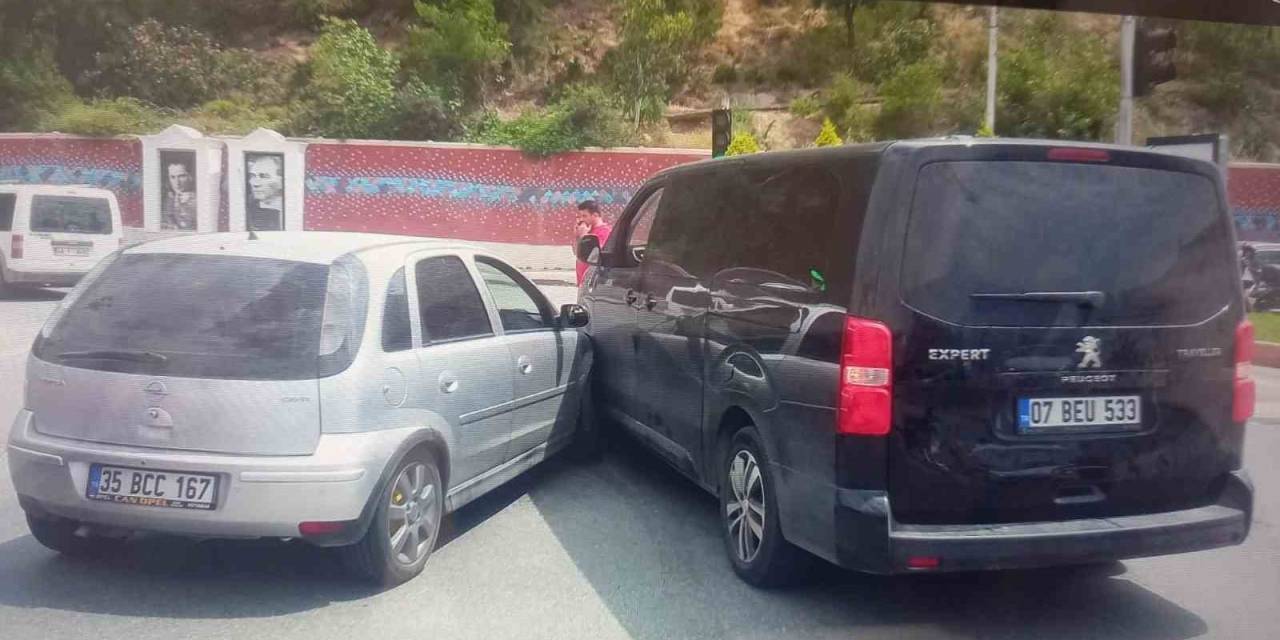 Kırmızı Işık İhlali Kaza Yaptırdı: 1 Yaralı