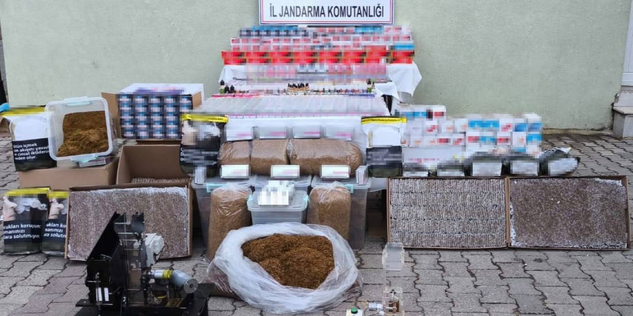 1 Milyon 760 Bin Dolu Makaron Ve 180 Kilo Kıyılmış Tütün Ele Geçirildi
