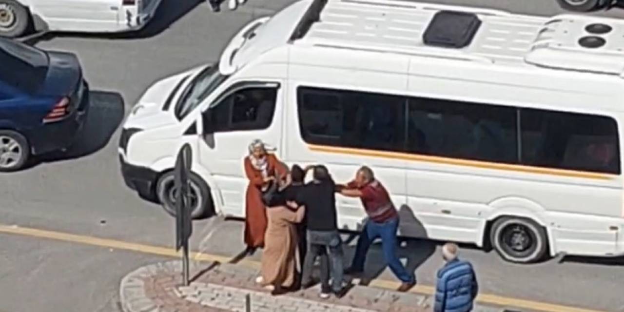 Trafikte Yol Verme Kavgası Dakikalarca Sürdü