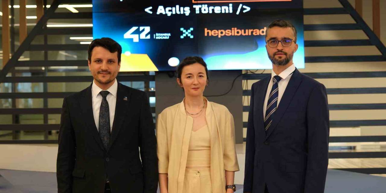 Hepsiburada Ve 42 Türkiye İş Birliğiyle Geleceğin Teknoloji Liderleri Yetişiyor