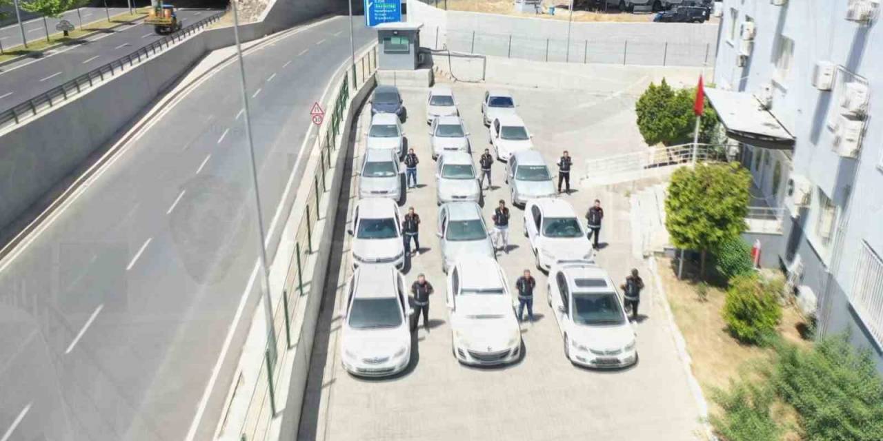 Depremde Zarar Gören Otomobillere Change İşlemi Yapan 9 Şüpheli Yakalandı