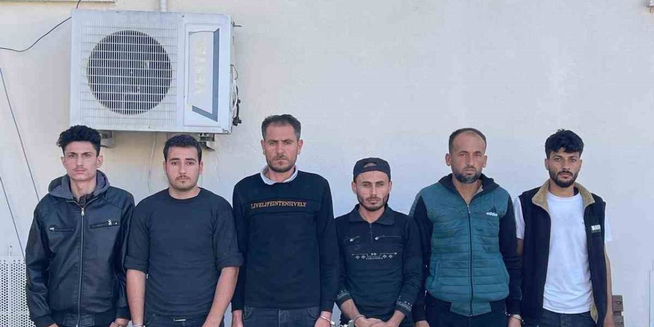 Otomobilden Adeta Göçmen Fışkırdı