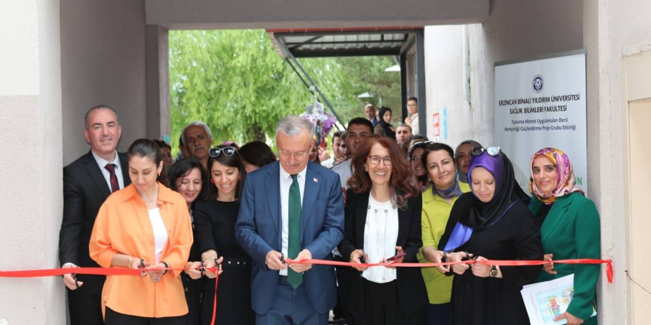 Sağlık Bilimleri Fakültesi’nin Düzenlediği Sergi Açıldı