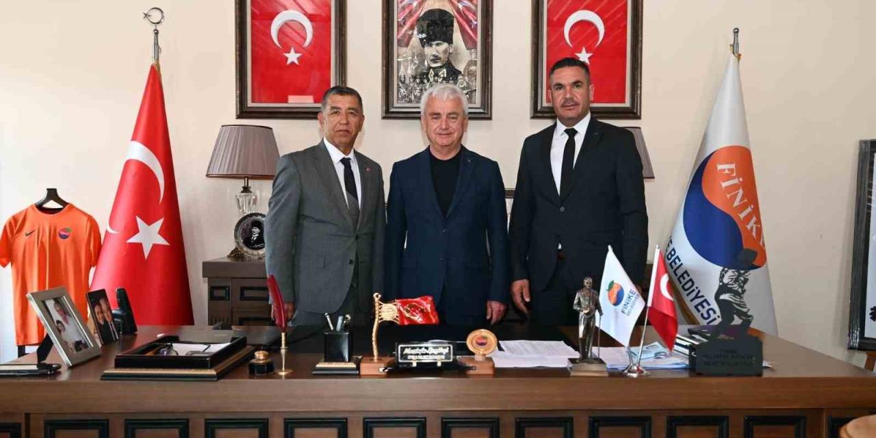 Finike Belediyesi’nde Başkan Yardımcıları Değişti