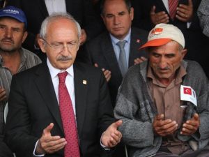 Chp Lideri Kılıçdaroğlu’ndan Şehit Ailesine Ziyaret
