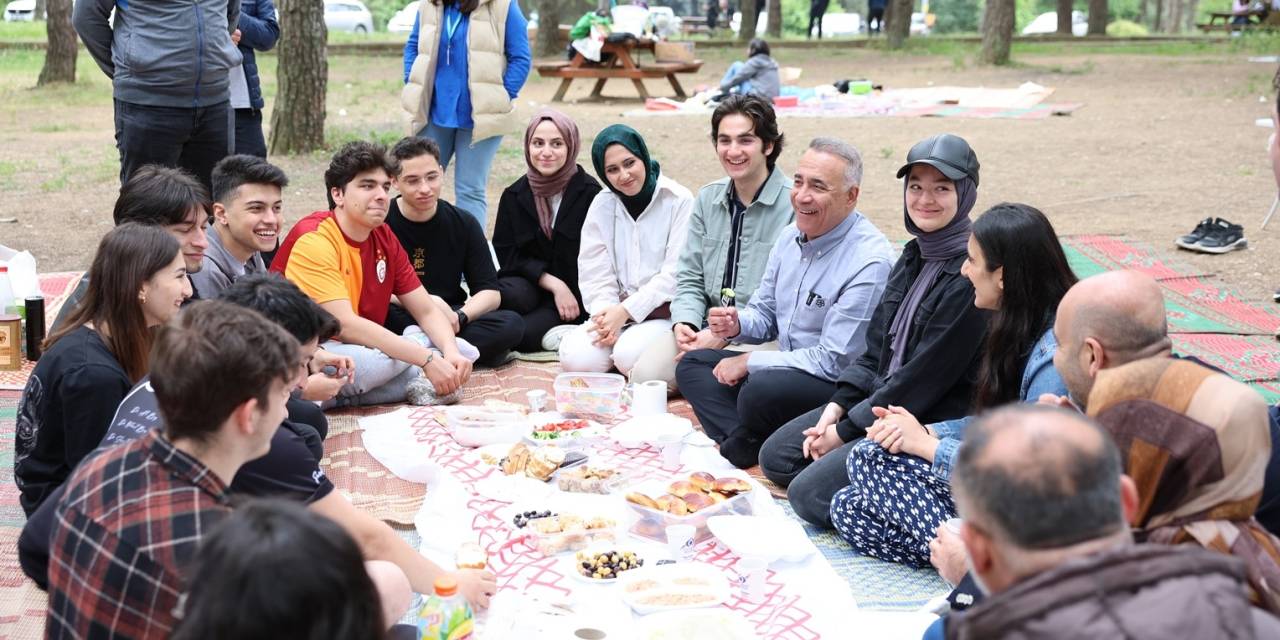 Sultangazi Belediyesi Eğitime Destek Akademisi’nden Gençlere Motivasyon Pikniği