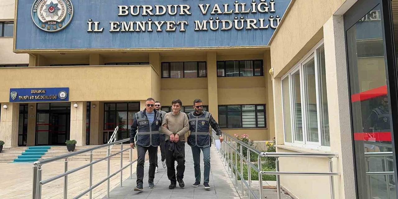 Burdur’da 19 Yıl 9 Ay Hapis Cezasıyla Aranan Firari Yakalanarak Cezaevine Gönderildi