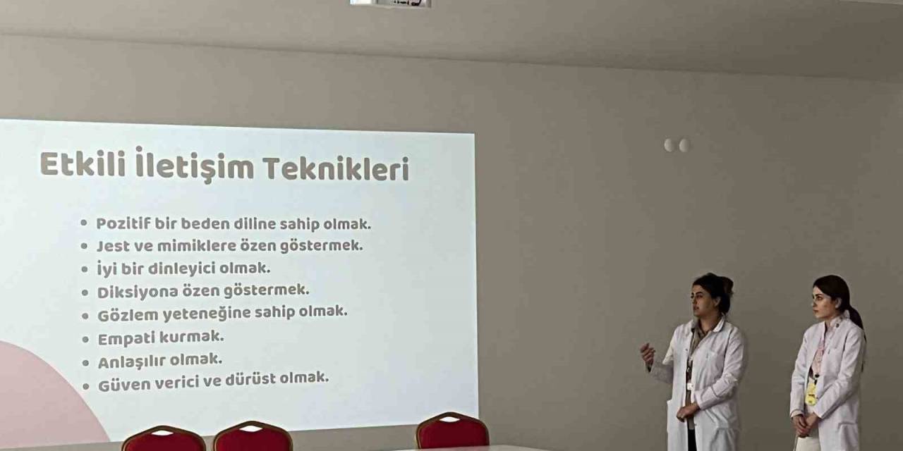 Üniversite Öğrencilerinden Huzurevi Personeline Eğitim