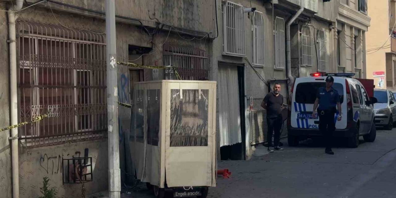 Bayrampaşa’da Baba Dehşeti: Eşini Ve Ve Kızını Öldürdü