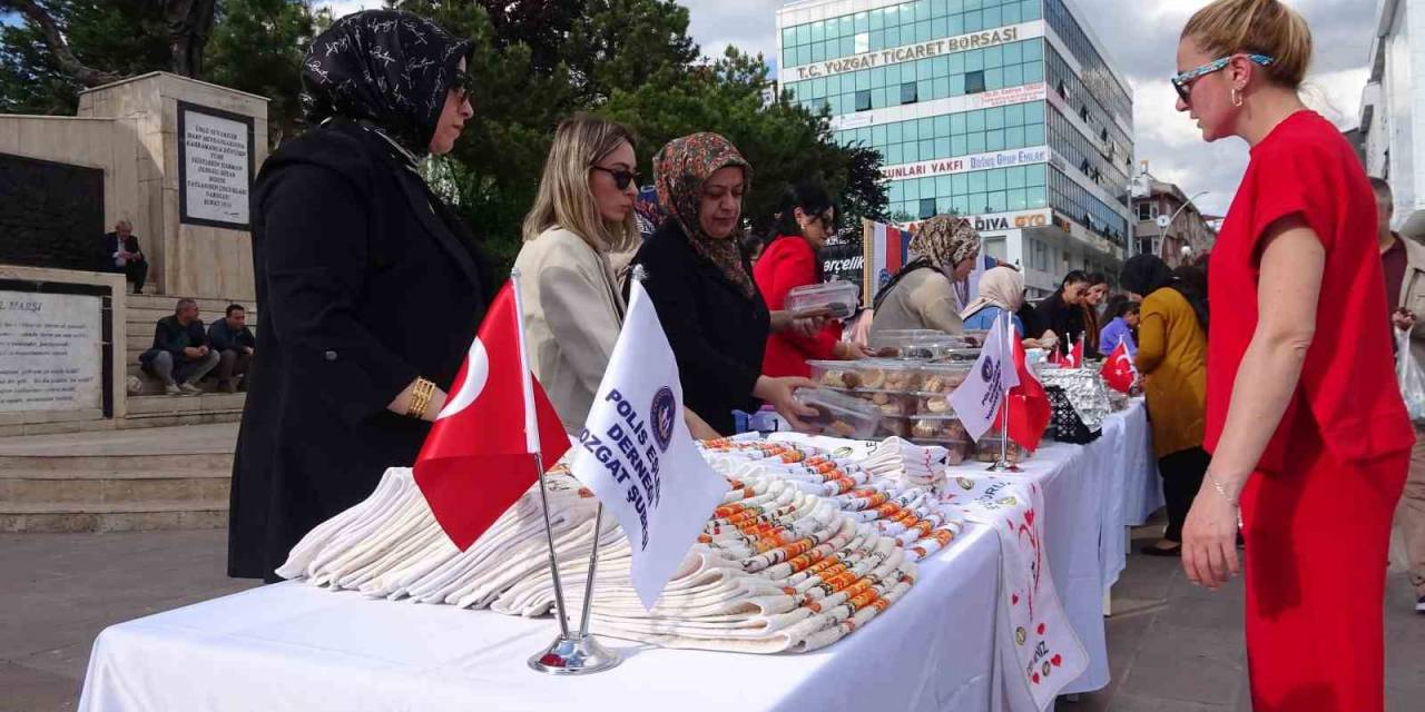 Polis Eşleri Derneği Yozgat Şubesi Öğrenciler Yararına Yardım Etkinliği Düzenledi