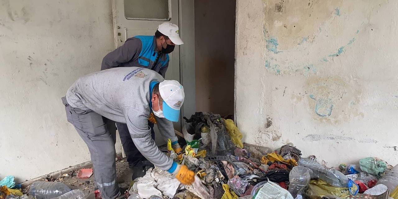 Kiracının Çöp Eve Çevirdiği Daireye Girip Ağlayan Aynur Teyzenin Yüzü Güldü
