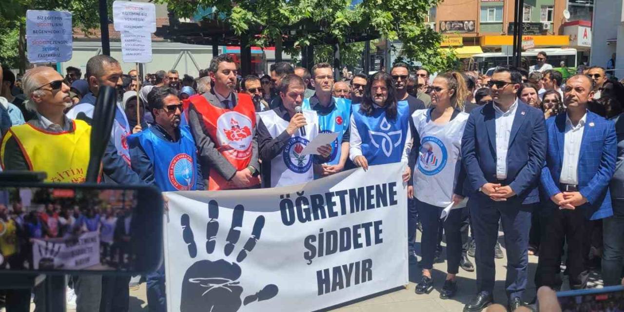 Saldırıya Uğrayan Öğretmen İçin Kalem Kırdılar