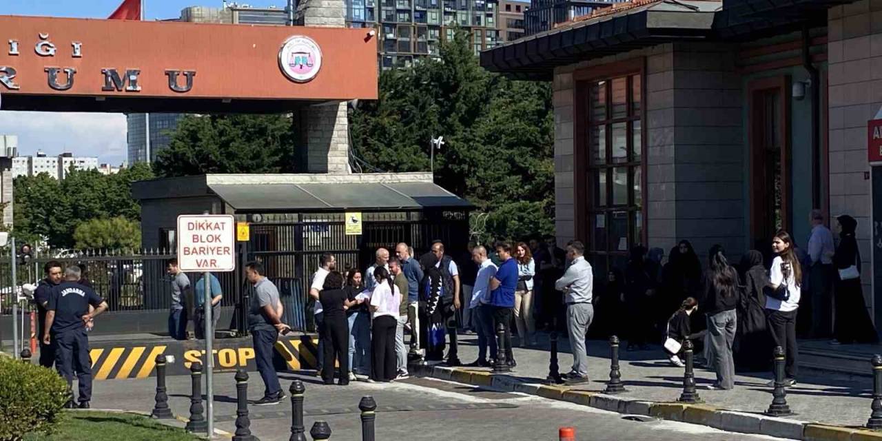 Beyoğlu’nda Öldürülen Genç Kızın Cenazesi Adli Tıp’tan Alındı