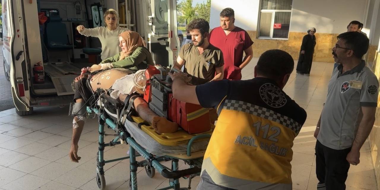 Üzerine Yıldırım Düşen Tarım İşçisi Ağır Yaralandı