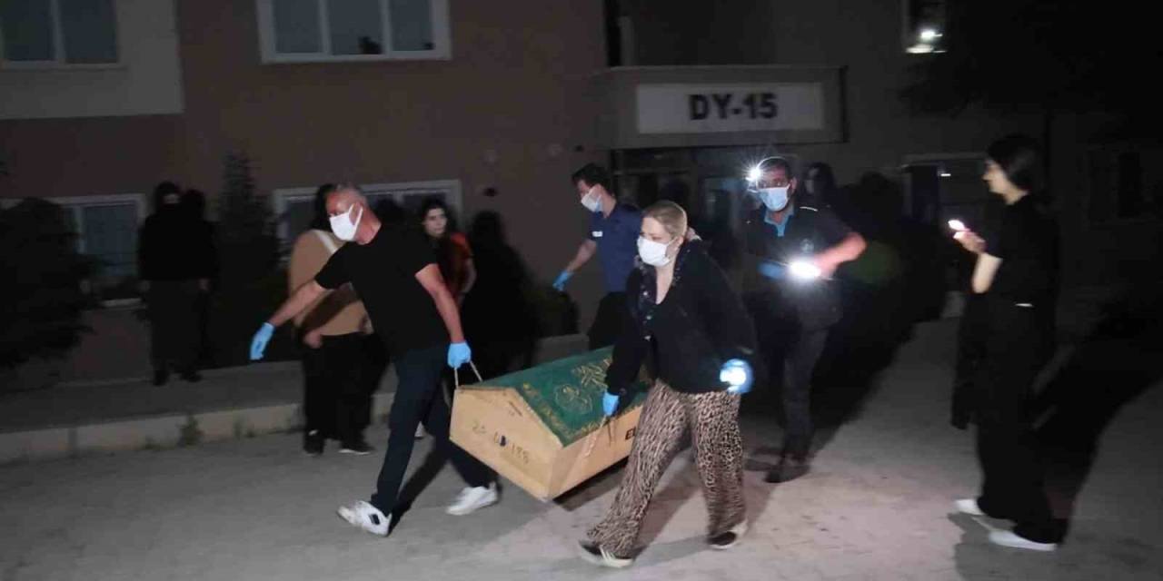 Gelen Koku Üzerine Gerçek Ortaya Çıktı: Öldüğü Bir Hafta Sonra Fark Edildi