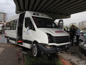 Samsun’da Öğrenci Servisi Kaza Yaptı: 5 Yaralı