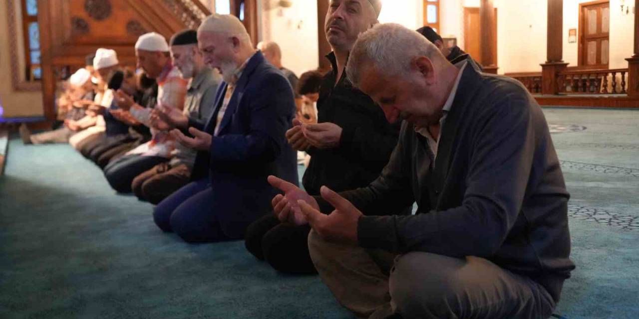 Filistinliler İçin Eller Semaya Açıldı