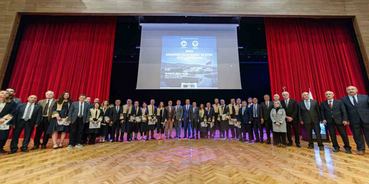 Akademik Bilim, Sanat Ve Spor Ödülleri Sahiplerini Buldu