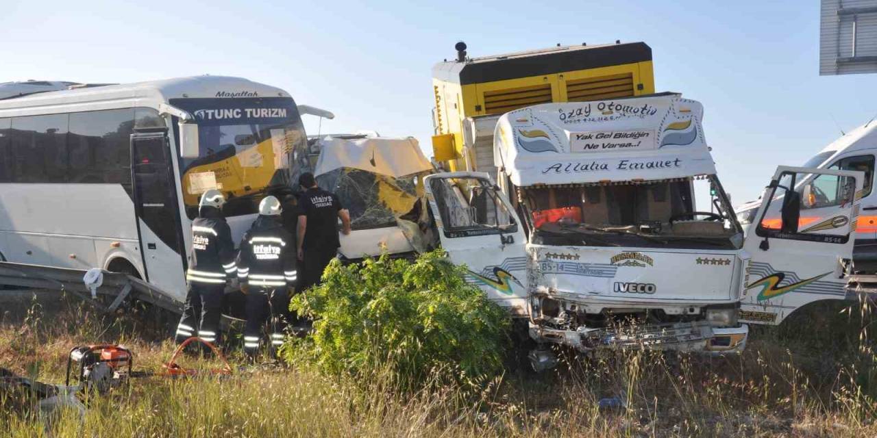 Tekirdağ’da Feci Kaza: 18 İşçi Hastaneye Kaldırıldı