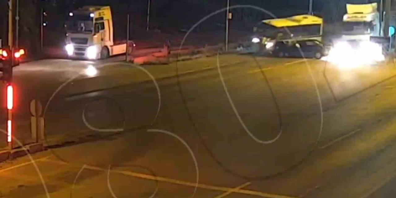 22 Kişinin Yaralandığı Kaza Güvenlik Kamerasında