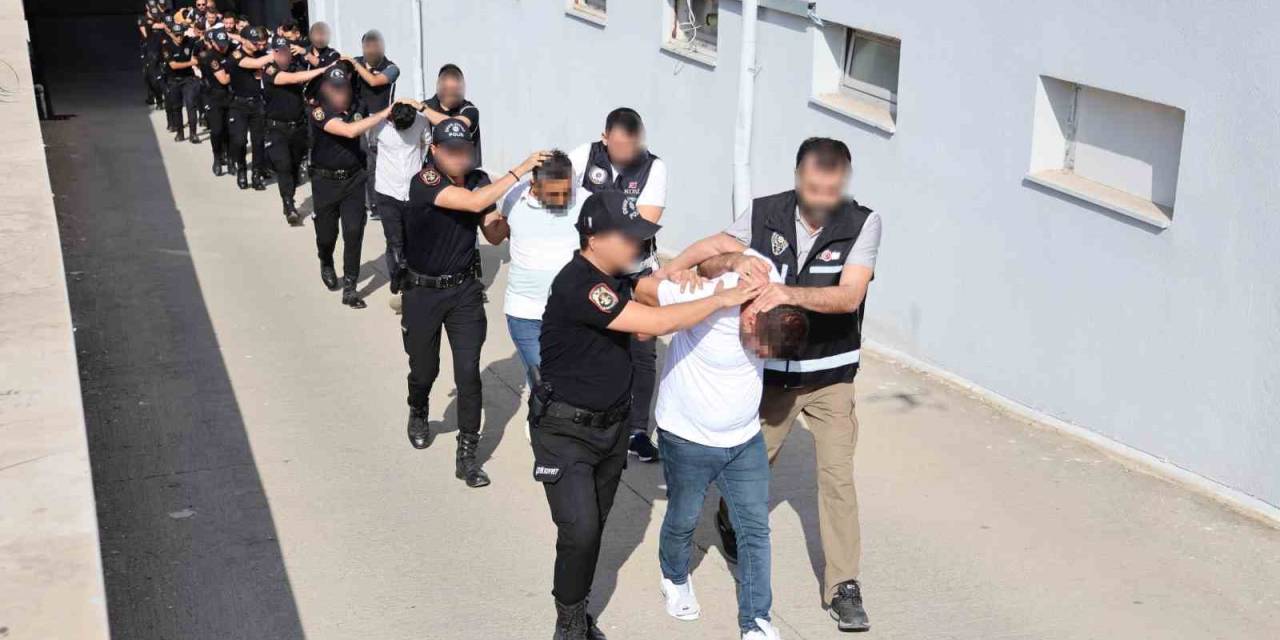 Adana’da “Kuyu-1” Operasyonunda Yakalanan 42 Şüpheli Adliyeye Sevk Edildi