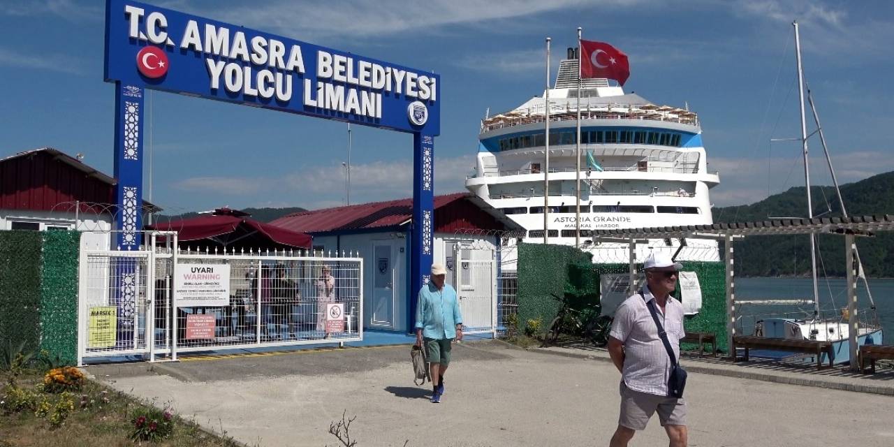 Rus Turistler Amasra’ya Doyamıyor