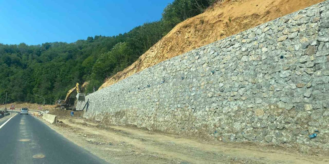 Zonguldak-ereğli Yolundaki Heyelan Sonrası Çalışmalar Devam Ediyor