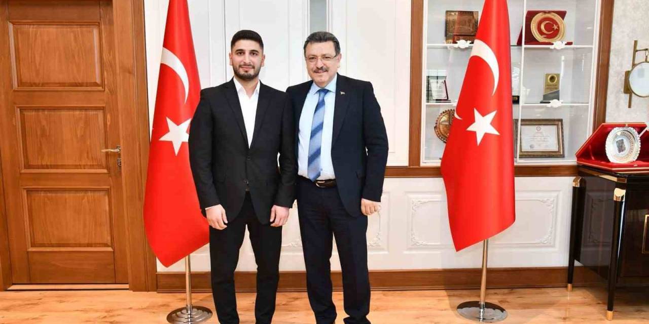 Başkan Genç Hayat Kurtaran Belediye Personelini Ödüllendirdi