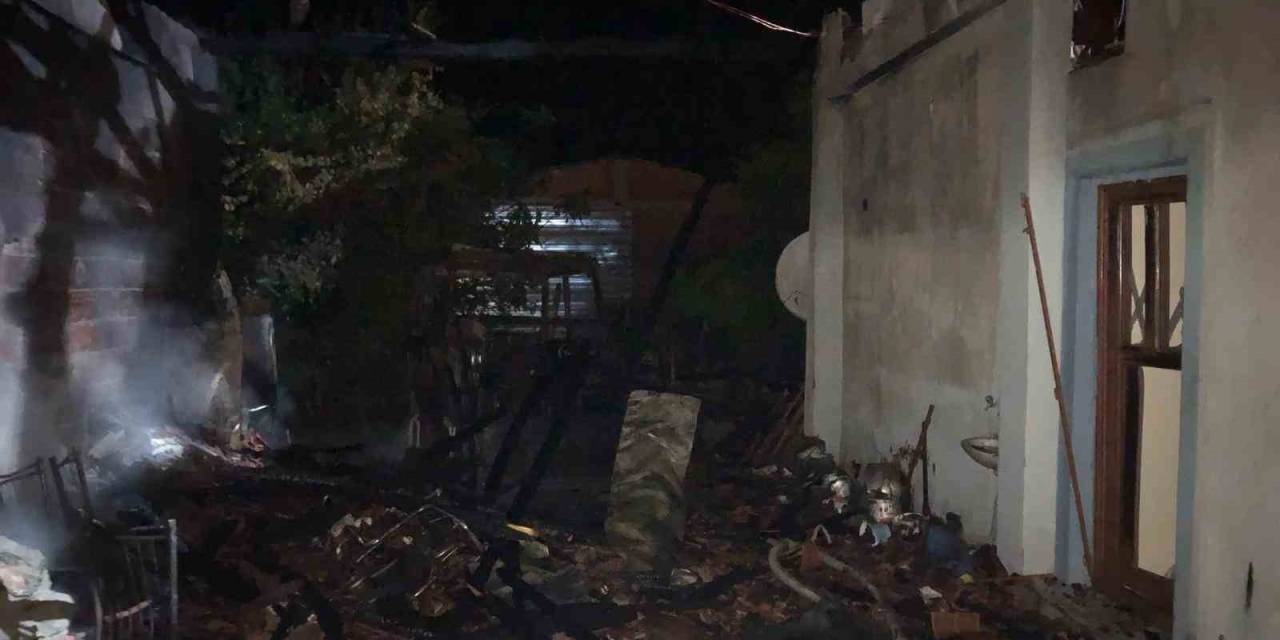 Gönen’de Müstakil Ev Küle Döndü