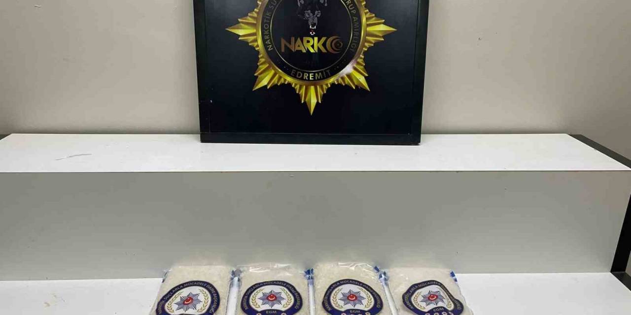 Polis Operasyonunda Kumaşların İçine Gizlenmiş 4 Kilo 36 Gram Uyuşturucu Madde Ele Geçirildi