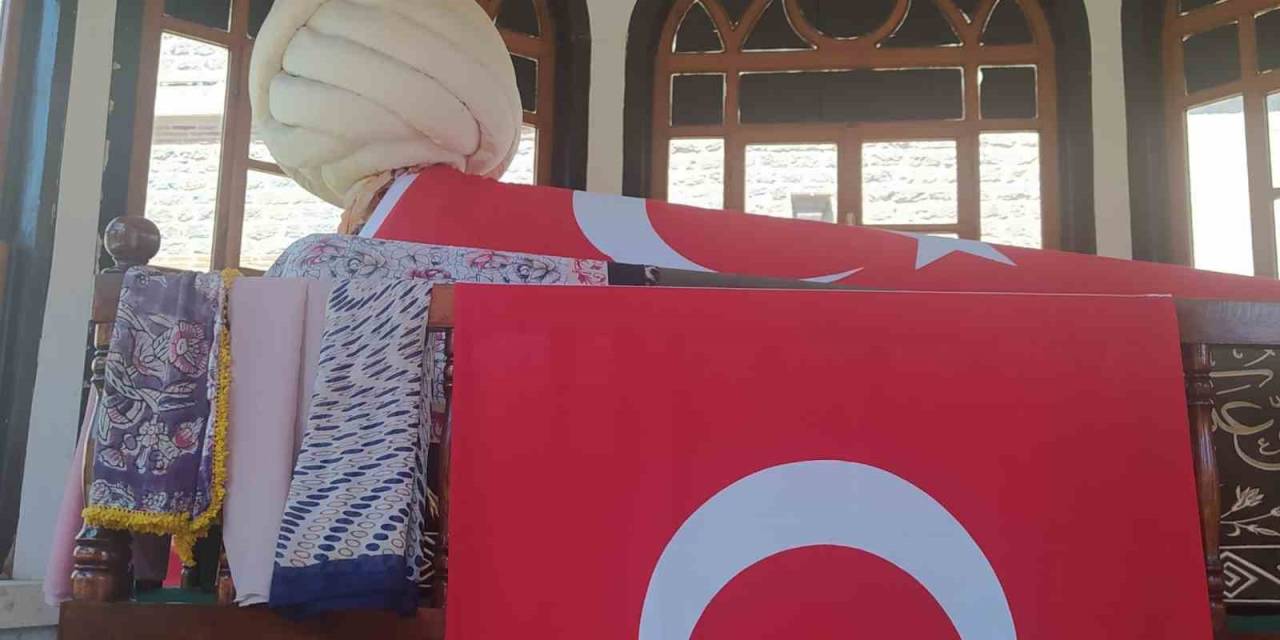 Fatih’in Komutanlarından Zağnos Paşa’nın Türbesi Bayraklarla Donatıldı
