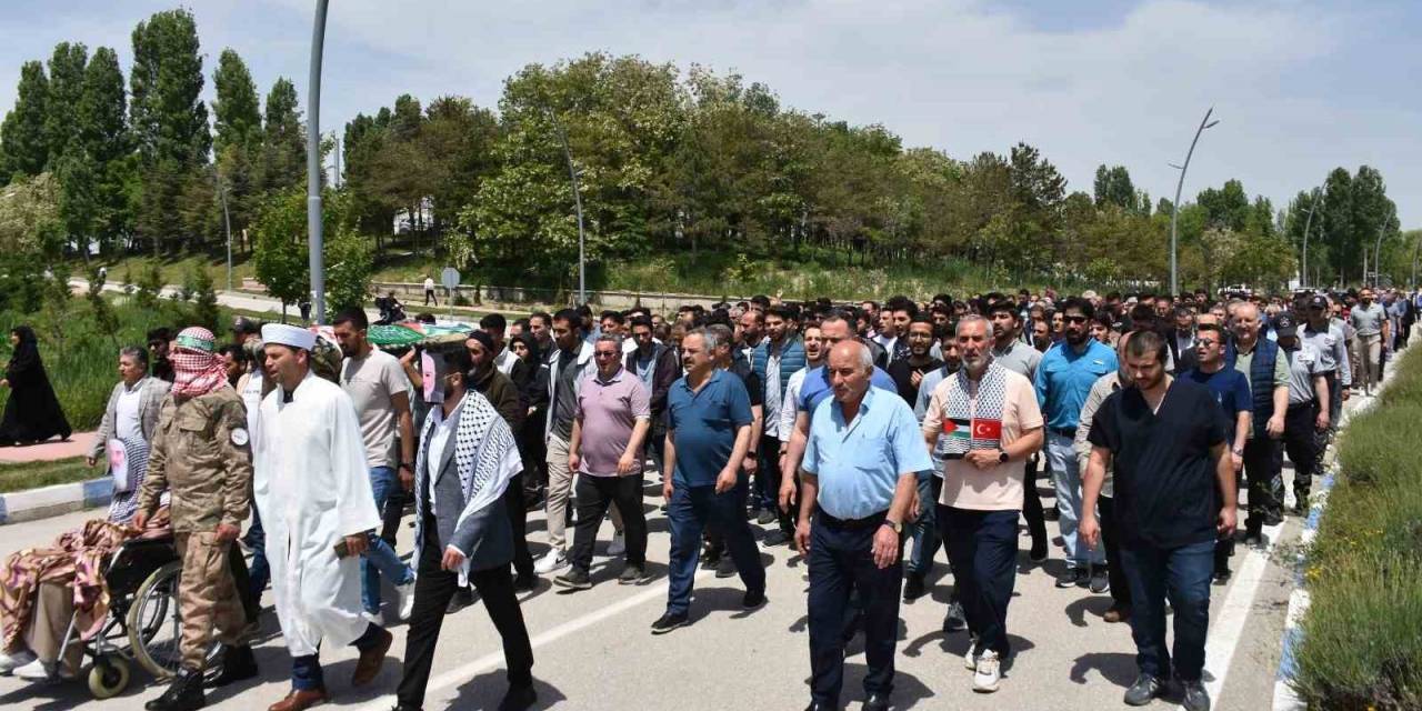 Gazze’de Ölenler İçin Temsili Cenaze Töreni