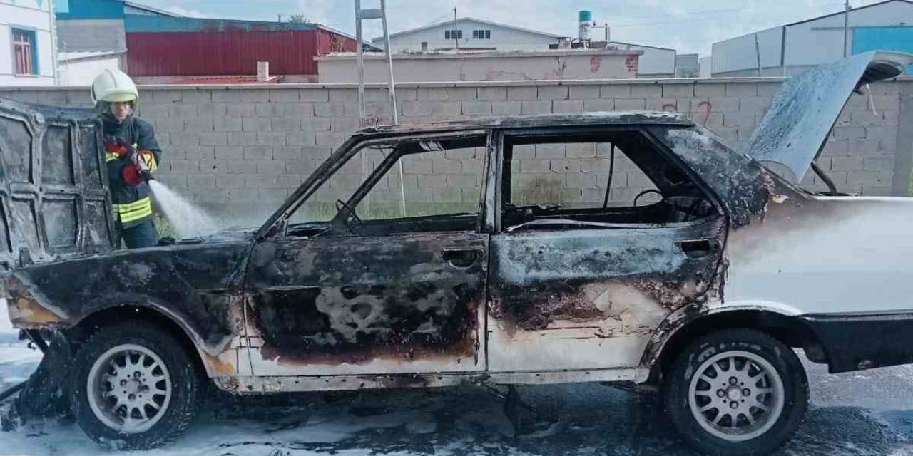 Konya’da Otomobil Seyir Halindeyken Yandı