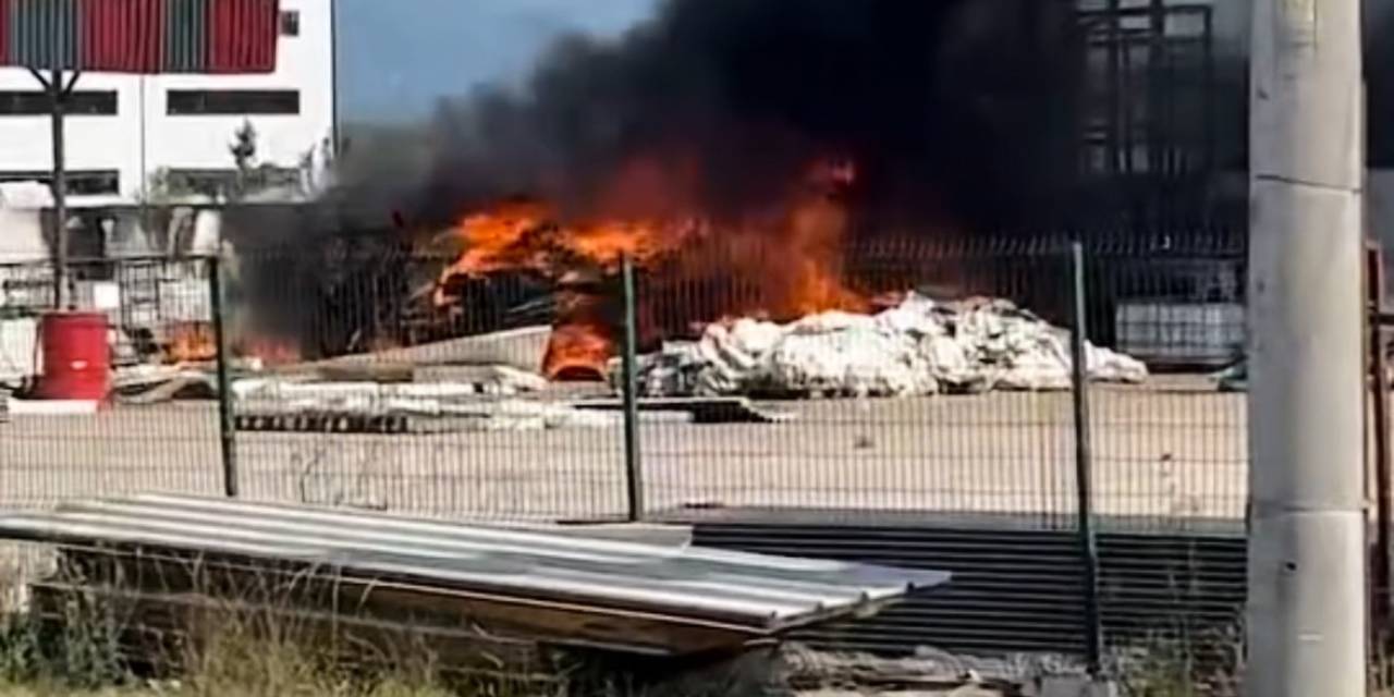 Kaynak Makinesinden Çıkan Kıvılcımlar Sandviç Panelleri Yaktı