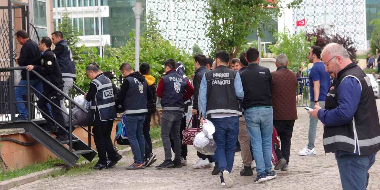 “Mahzen-49”operasyonunda 32 Tutuklama