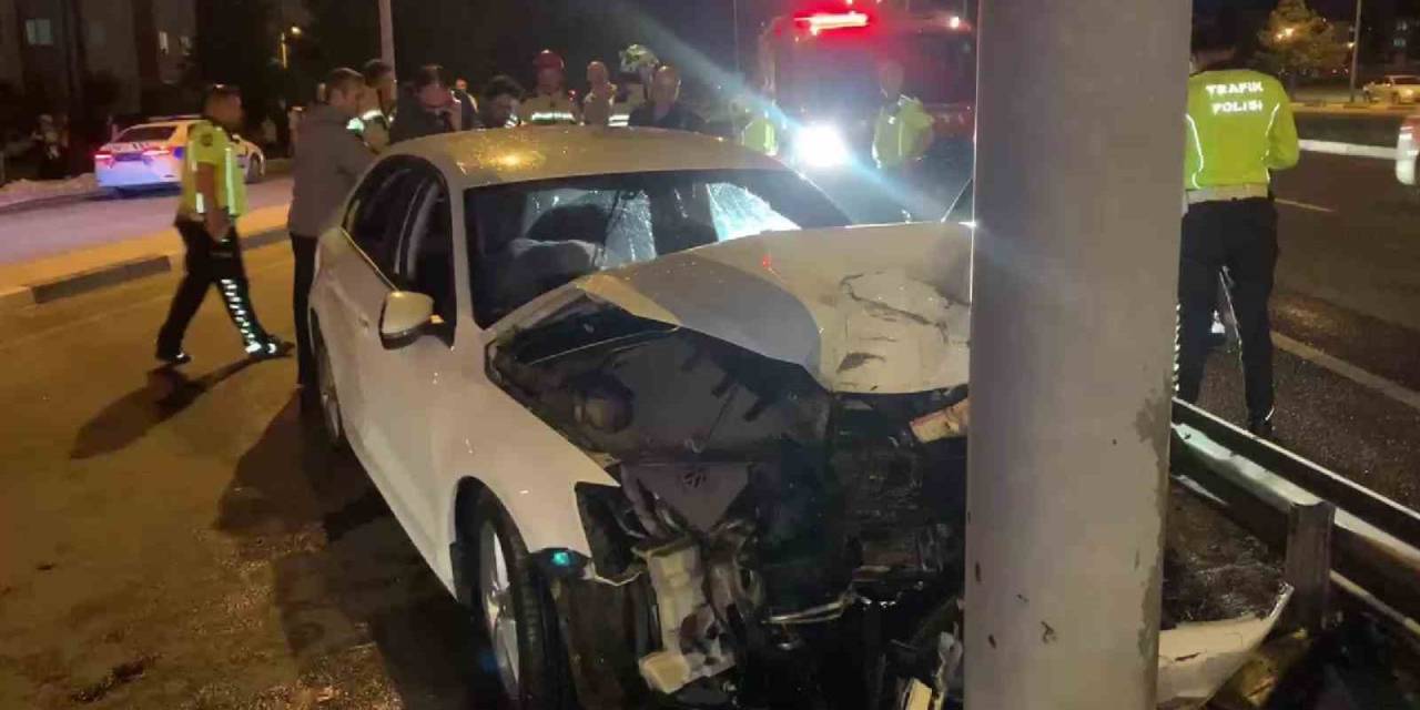 Kütahya’da Otomobil Levha Direğine Çarptı: 1 Yaralı